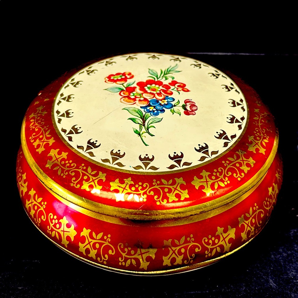 Vintage round 7.5” D lidded biscuit / candy tin with floral design